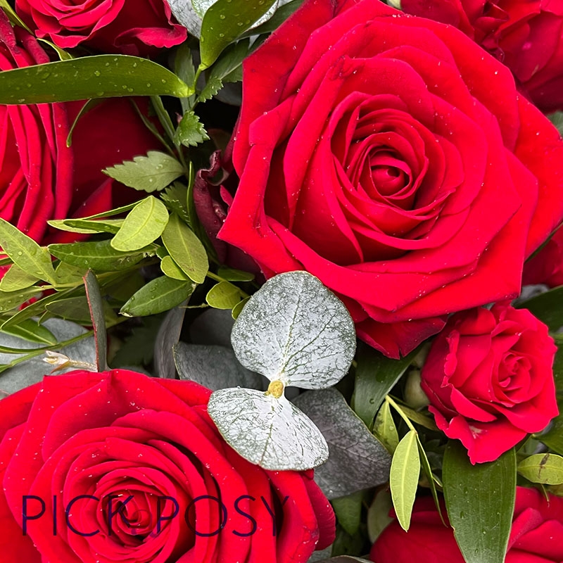 red-rose-roses-wreath-ring-circle-of-life-funeral-flowers-tribute-delivered-strood-rochester-medway-kent