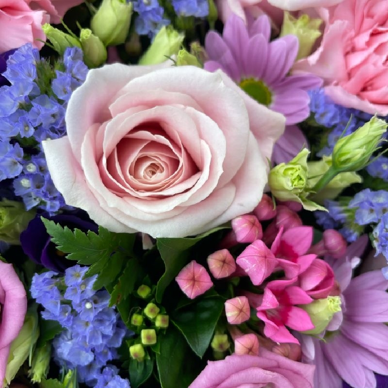 Loose-lilac-pink-purple-heart-funeral-flowers-tribute-delivery-strood-rochester-medway-kent