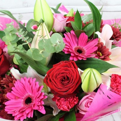 raspberry-love-romantic-handtie-bouquet-red-cerise-pink-lilies-red-roses-delivered-strood-rochester-medway