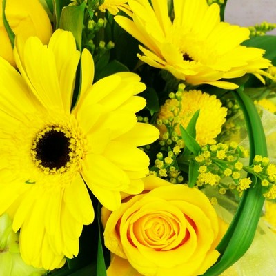 limoncello-basket-yellow-flowers-delivered-strood-rochester-medway