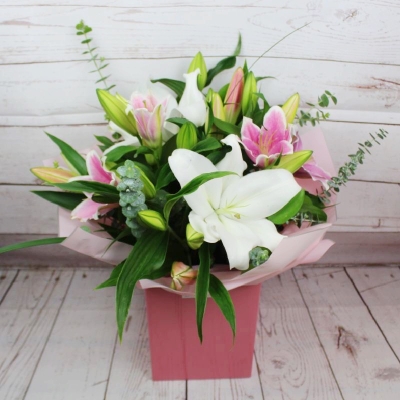 white-pink-lilies-handtie-bouquet-flowers-delivered-strood-rochester-medway