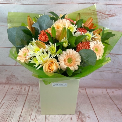 peach-perfect-handtie-bouquet-flowers-delivery-strood-rochester-medway-kent