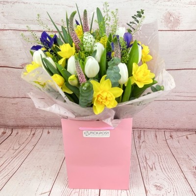 Spring-time-daffodils-tulips-handtie-bouquet-delivered-strood-Rochester-Medway-kent