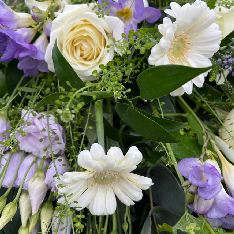 classic-tied-sheaf-funeral-flowers-tribute-delivered-strood-rochester-medway