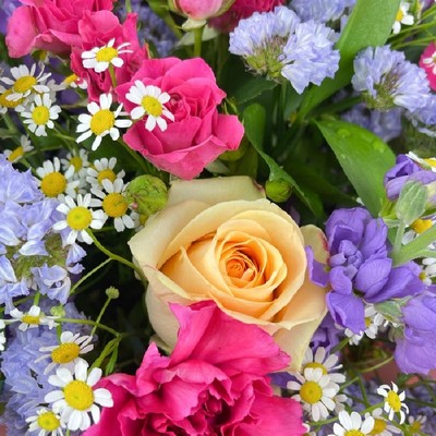 carousel-peach-roses-stocks-gift-bouquet-summer-delivered-strood-rochester-medway 