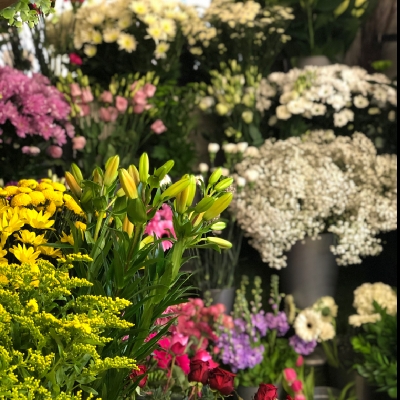 funeral- tribute-coffin-casket-spray-mixed-seasonal-fresh-flowers-strood-rochester-kent-medway