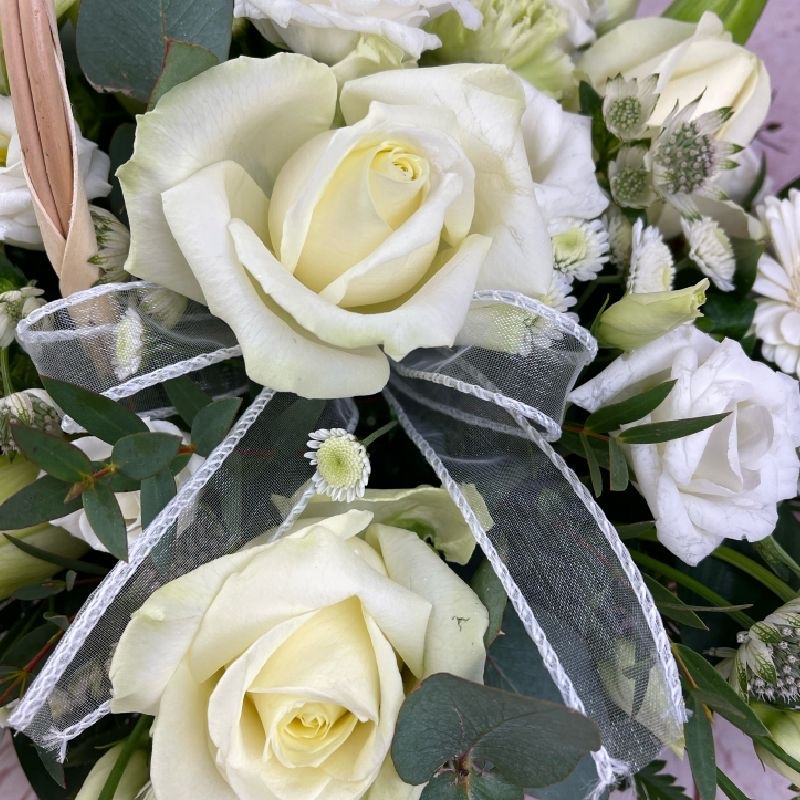 alabaster-pure-white-ivory-gift-basket-flowers-delivered-strood-rochester-medway