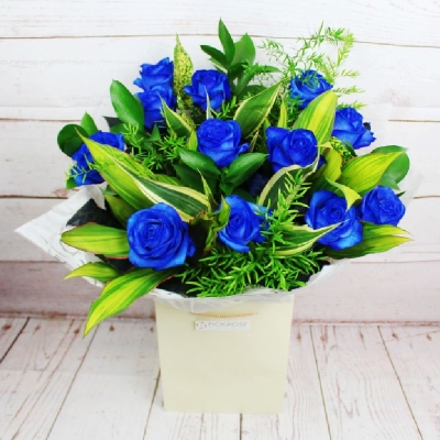 midnight-wonder-handtie-bouquet-blue-roses-delivery-flowers-strood-rochester-medway-kent-pick-a-posy