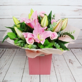 lily-rose-pink-lilies-bouquet-flowers-handtie-deliered-strood-rochester-medway