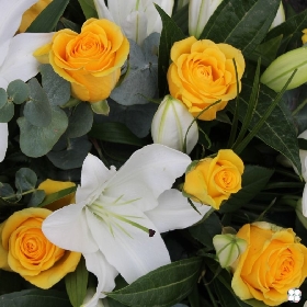 rose-lily-roses-coffin-casket-funeral-flowers-delivered-strood-rcohester-medway-kent