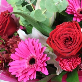 raspberry-love-romantic-handtie-bouquet-red-cerise-pink-lilies-red-roses-delivered-strood-rochester-medway