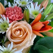 peach-perfect-handtie-bouquet-flowers-delivery-strood-rochester-medway-kent