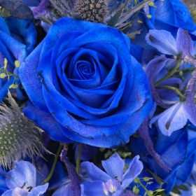 blue-white-broken-heart-funeral-tribute-delivered-strood-rochester-medway