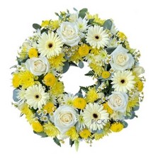 cream-white-yellow-ring-wreath-circle-of-life-funeral-flowers-delivered-strood-rochester-medway-kent