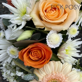 peach-orange-white-wreath-ring-circle-of-life-funeral-flowers-tribute-deliveerd-strood-rochester-medway-kent
