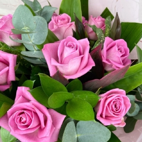 pink-roses-dozen-12-handtie-bouquet-delivered-strood-rochester-medway