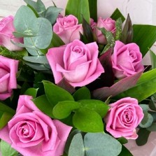 pink-roses-dozen-12-handtie-bouquet-delivered-strood-rochester-medway