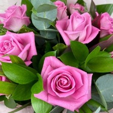 pink-roses-dozen-12-handtie-bouquet-delivered-strood-rochester-medway