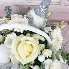 winter-wonderland-basket-christmas-christmasy-flowers-florist-delivery-strood-rochester-medway-kent